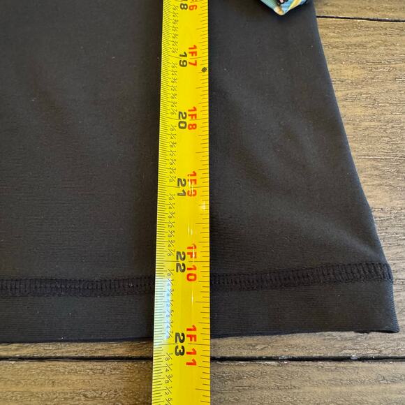 Volcom Women's Size XS Take It Easy Long Sleeve Floral Rash Guard 50 UPF NWT - Picture 4 of 9